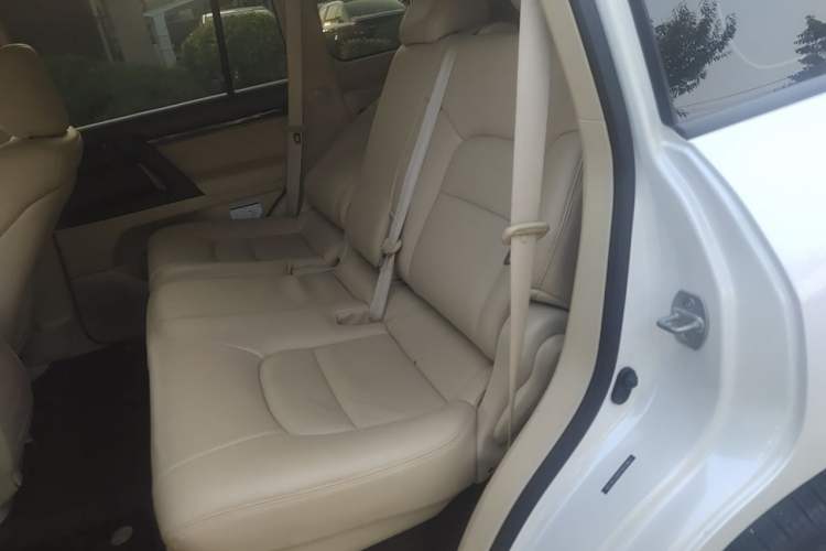 Used Toyota Land Cruiser 2016 4.0 GX-R Dual Fuel Dual Differential – Middle East Left Rear Seat