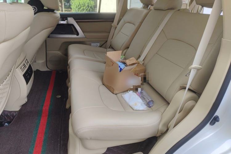 Used Toyota Land Cruiser 2016 4.0L GX-R Dual Differential – Middle East Left Rear Seat