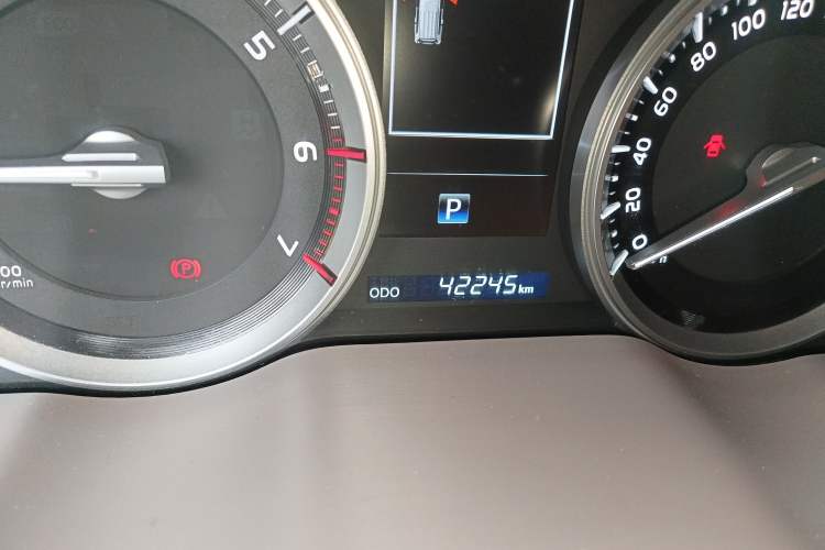 Used Toyota Land Cruiser 2016 4.0 GX-R Dual Fuel Dual Differential – Middle East Odometer Close Up