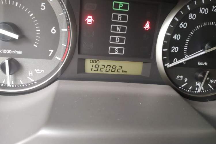 Used Toyota Land Cruiser 2016 4.0L Automatic GX-R Odometer Close Up