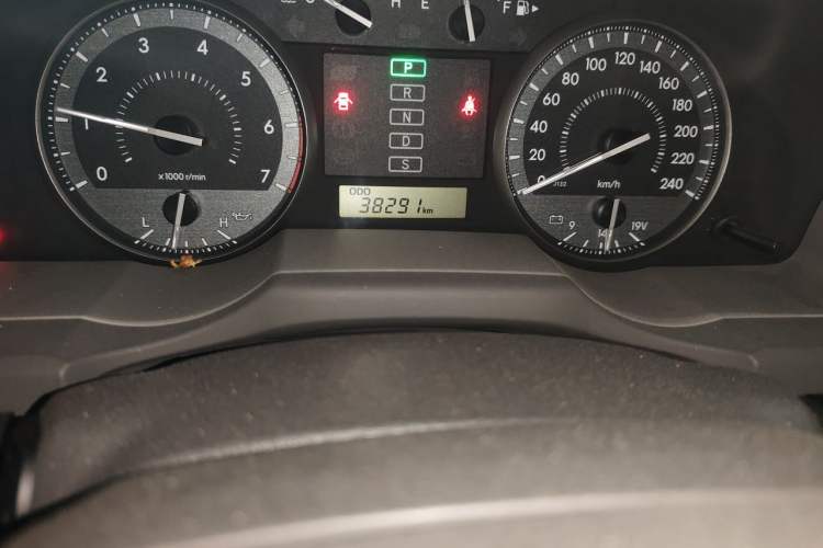 Used Toyota Land Cruiser 2016 4.0L Gasoline 8-Seater U.S. Specification Odometer Close Up
