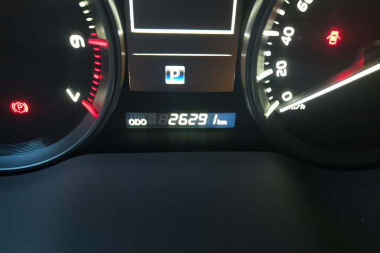 Used Toyota Land Cruiser 2016 4.6L Automatic VX-R Odometer Close Up