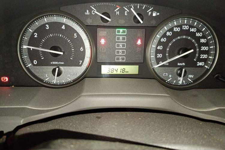 Used Toyota Land Cruiser 2016 4.0L Gasoline 8-Seater U.S. Specification Odometer Close Up