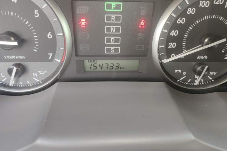 Used Toyota Land Cruiser 2016 4.0L GX-R Dual Differential – Middle East Odometer Close Up