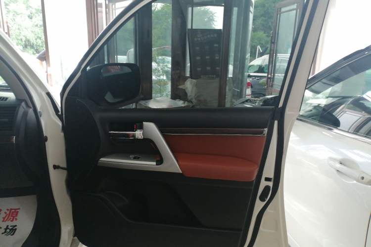 Used Toyota Land Cruiser 2016 4.0L Gasoline 8-Seater Middle East Version Right Front Door Interior