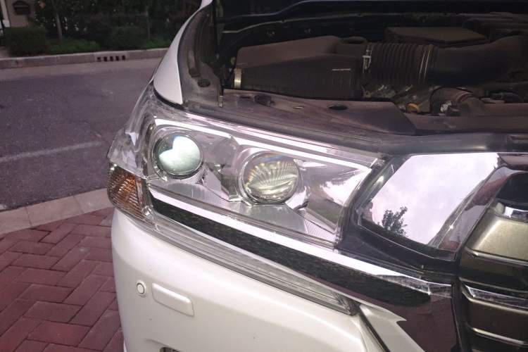 Used Toyota Land Cruiser  Right Front Headlight