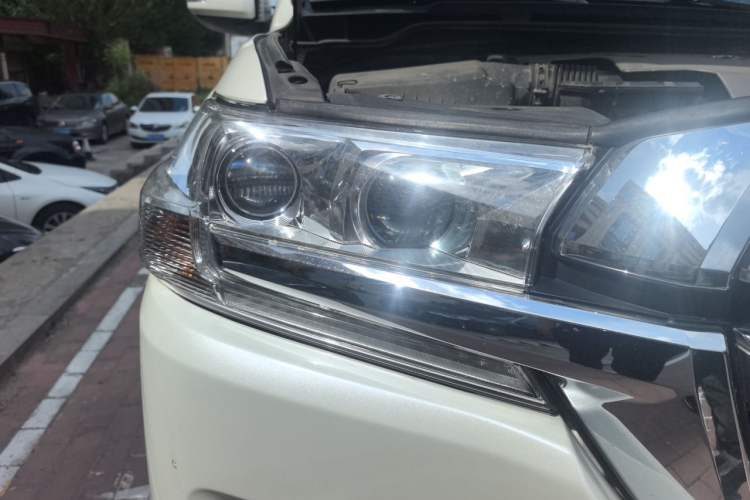 Used Toyota Land Cruiser  Right Front Headlight