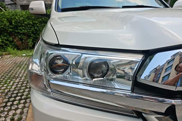 Used Toyota Land Cruiser  Right Front Headlight