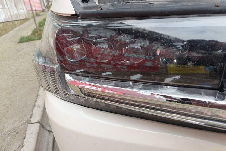 Used Toyota Land Cruiser 2016 4.0 GX-R Dual Fuel Dual Differential – Middle East Right Front Headlight