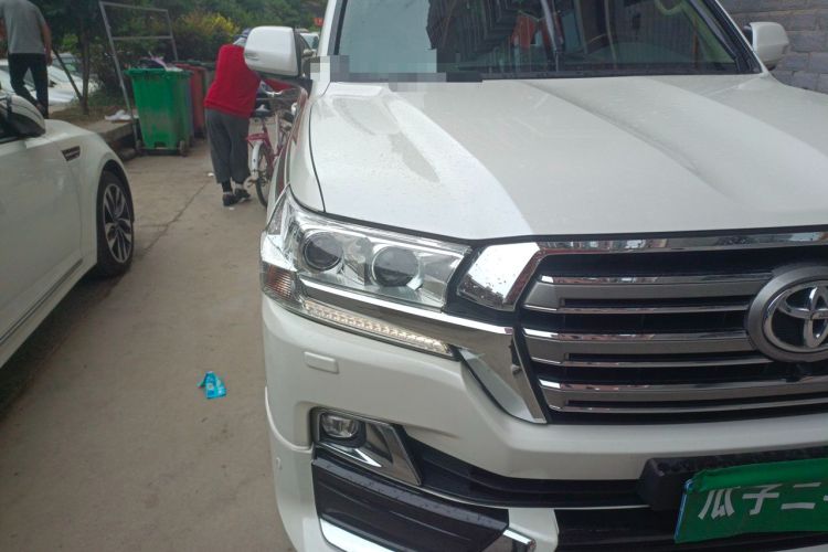 Used Toyota Land Cruiser  Right Front Headlight