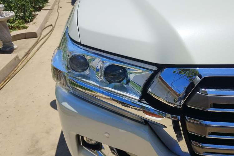 Used Toyota Land Cruiser  Right Front Headlight