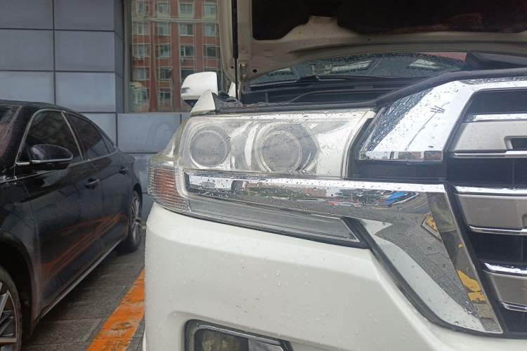Used Toyota Land Cruiser  Right Front Headlight