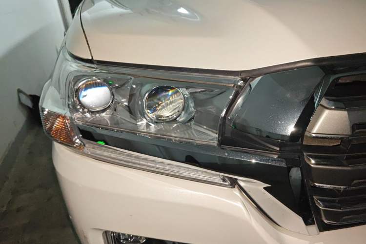 Used Toyota Land Cruiser  Right Front Headlight
