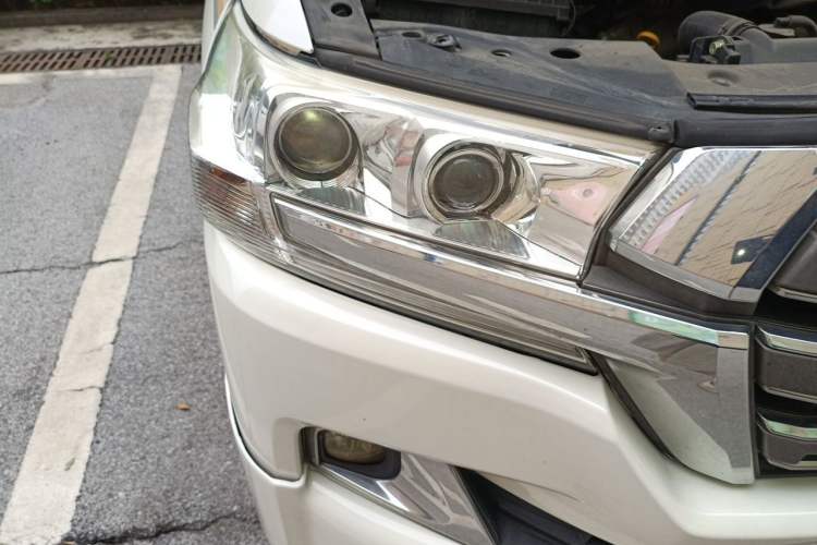 Used Toyota Land Cruiser 2016 4.0L Automatic Parallel Import Version 5 Seats Right Front Headlight