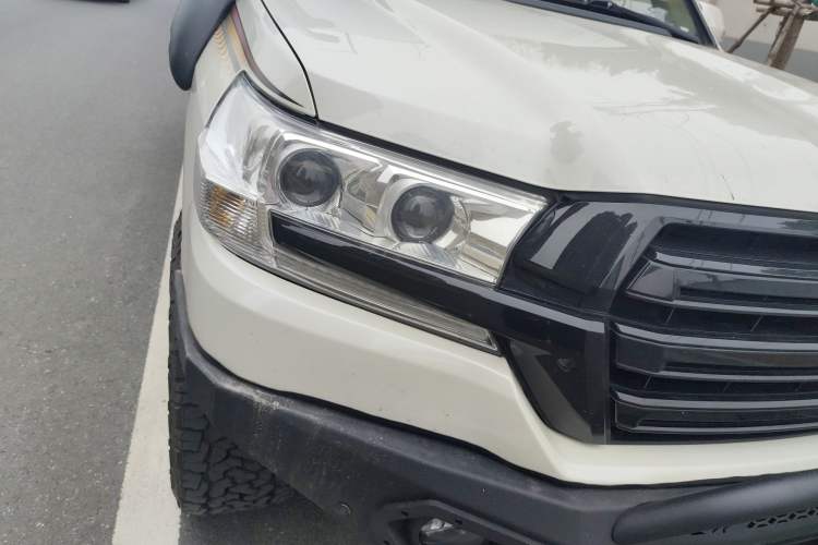 Used Toyota Land Cruiser  Right Front Headlight