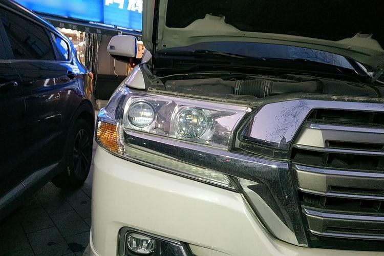Used Toyota Land Cruiser 2016 4.0L Automatic GX-R Right Front Headlight