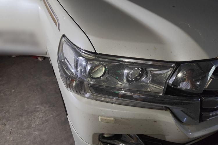 Used Toyota Land Cruiser  Right Front Headlight