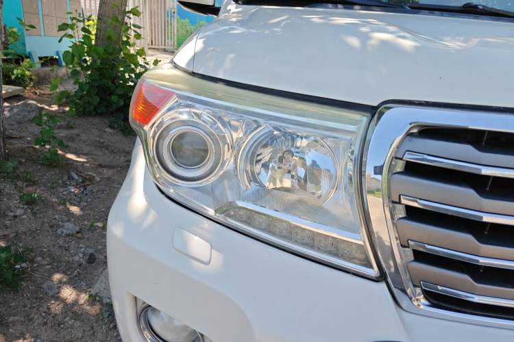 Used Toyota Land Cruiser  Right Front Headlight