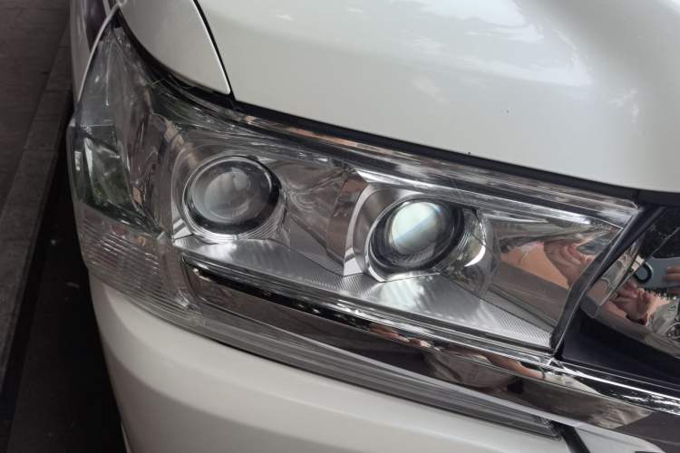 Used Toyota Land Cruiser 2016 4.0L Automatic GX-R Right Front Headlight