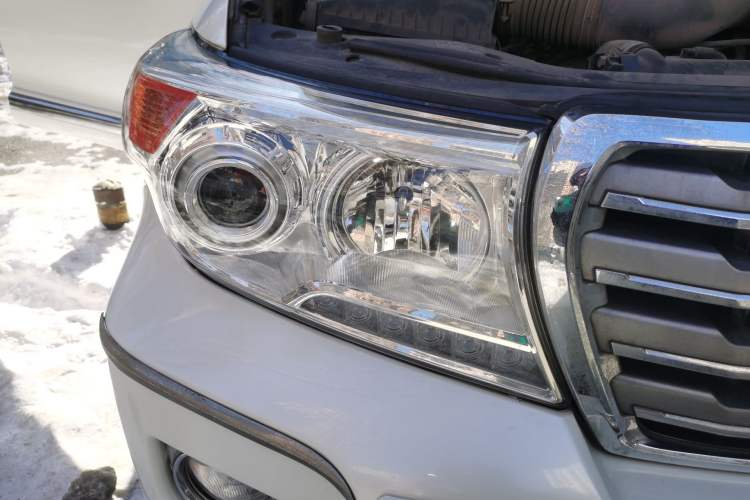 Used Toyota Land Cruiser 2016 4.0L Gasoline 8-Seater Middle East Version Right Front Headlight