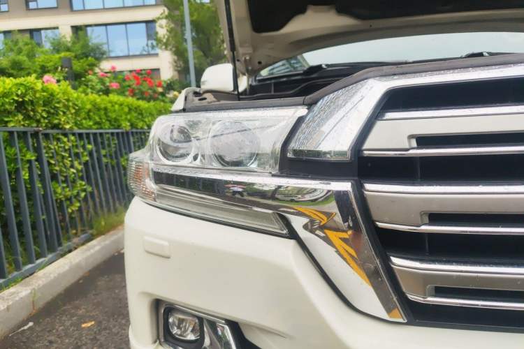 Used Toyota Land Cruiser 2016 4.0L Gasoline 8-Seater Middle East Version Right Front Headlight
