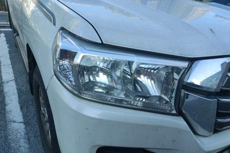 Used Toyota Land Cruiser 2016 4.0L GX 5-Seater U.S. Specification Right Front Headlight