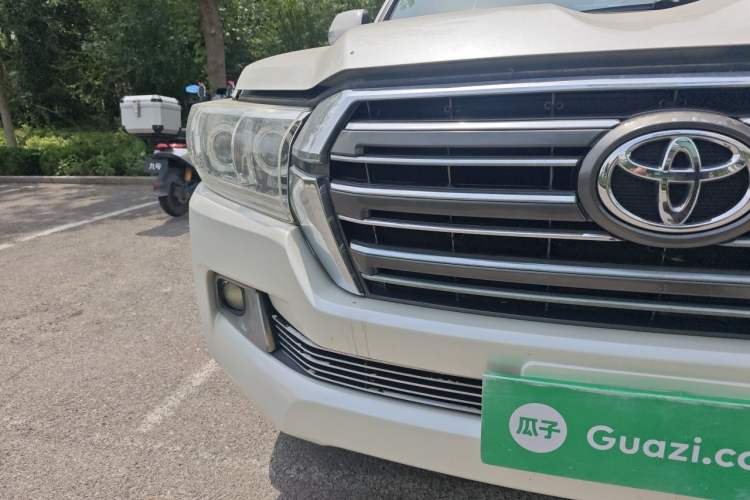 Used Toyota Land Cruiser  Right Front Headlight