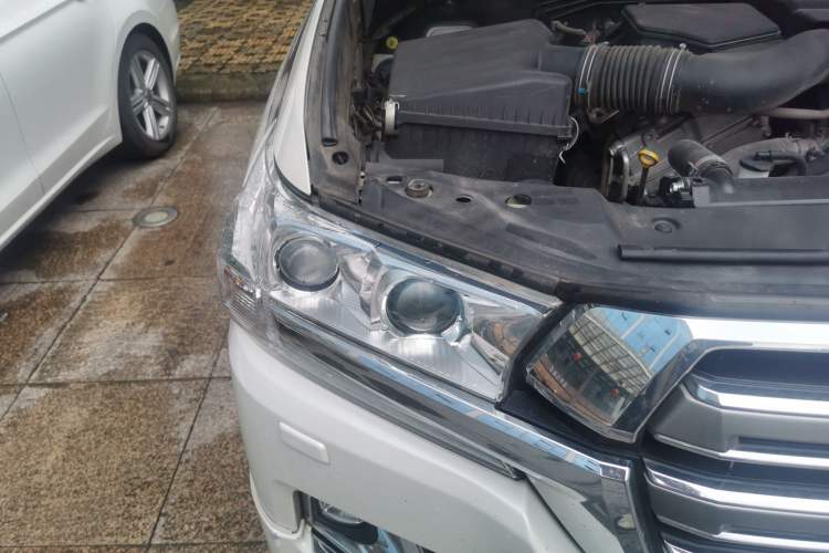 Used Toyota Land Cruiser  Right Front Headlight