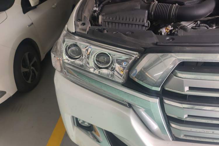 Used Toyota Land Cruiser 2016 4.0L Gasoline 8-Seater U.S. Specification Right Front Headlight