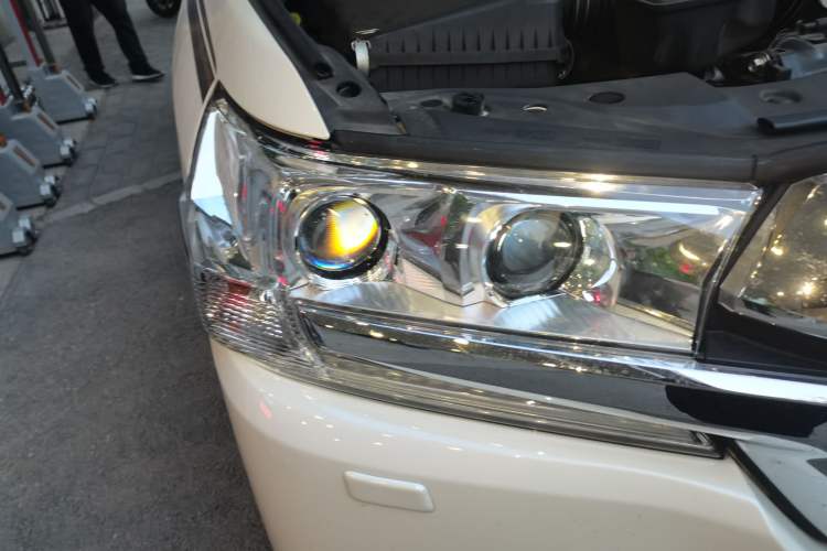 Used Toyota Land Cruiser 2016 4.6L Automatic VX-R Right Front Headlight
