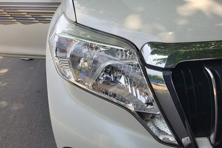 Used Toyota Land Cruiser  Right Front Headlight