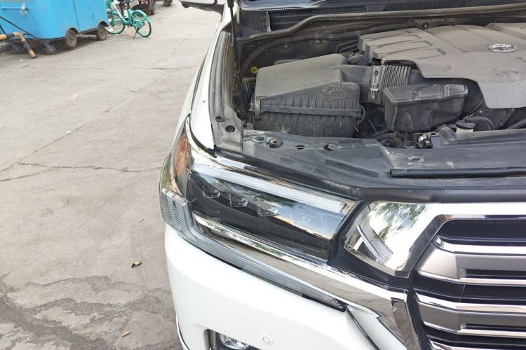 Used Toyota Land Cruiser 2016 4.6L GX-R Middle East Right Front Headlight