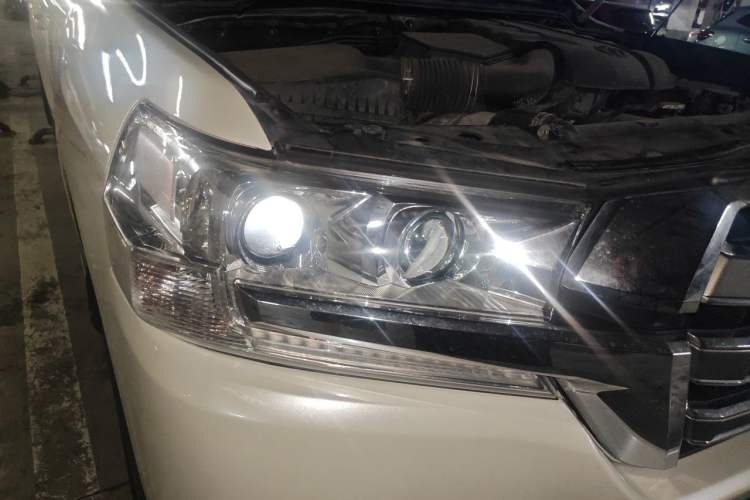 Used Toyota Land Cruiser  Right Front Headlight