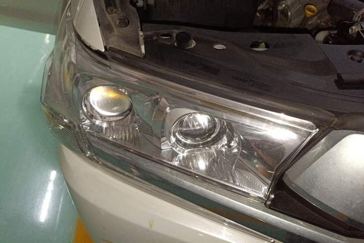 Used Toyota Land Cruiser 2016 4.0L Gasoline 8-Seater U.S. Specification Right Front Headlight