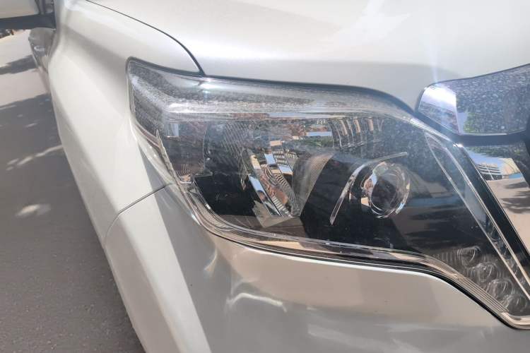 Used Toyota Land Cruiser  Right Front Headlight