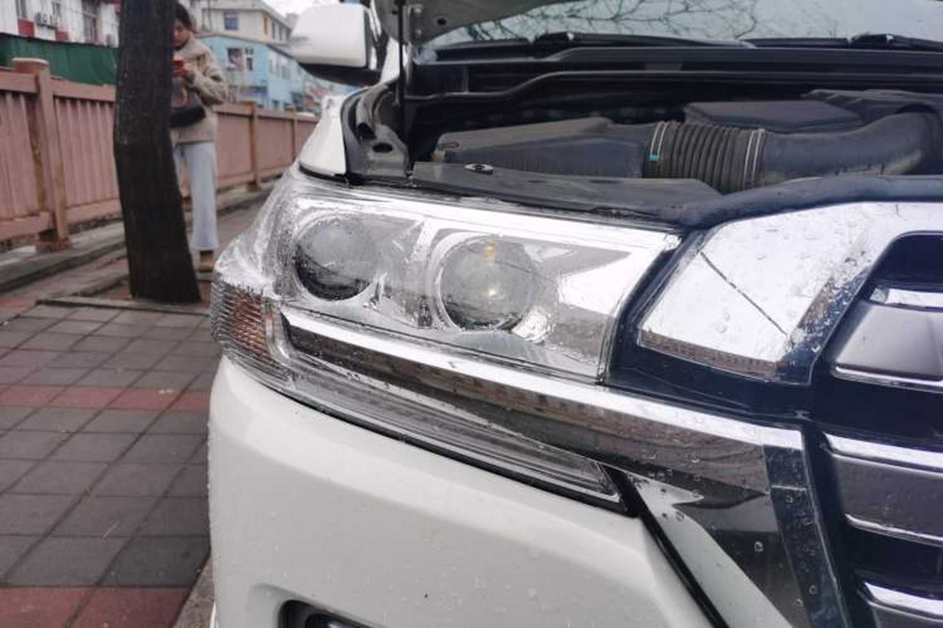Used Toyota Land Cruiser 2016 4.0L GX 5-Seater U.S. Specification Right Front Headlight