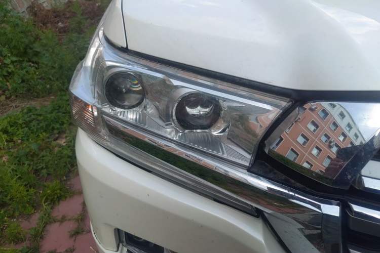 Used Toyota Land Cruiser  Right Front Headlight