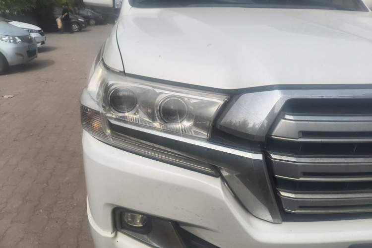 Used Toyota Land Cruiser 2016 4.0 GX-R Dual Fuel Dual Differential – Middle East Right Front Headlight