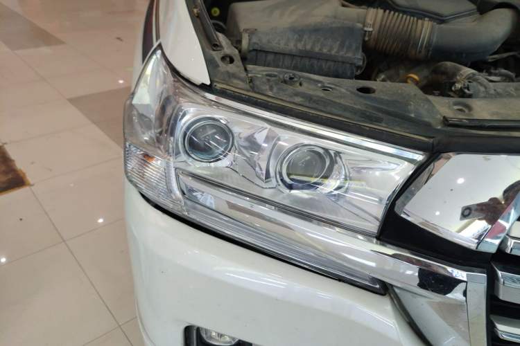 Used Toyota Land Cruiser  Right Front Headlight
