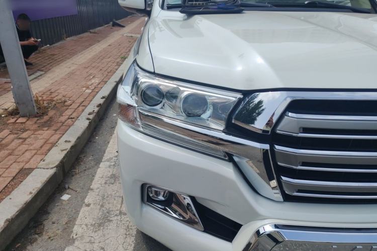 Used Toyota Land Cruiser  Right Front Headlight