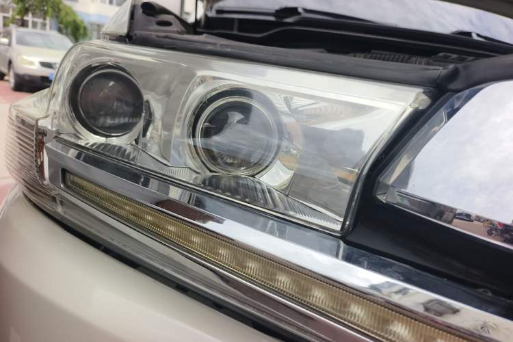 Used Toyota Land Cruiser  Right Front Headlight