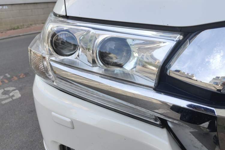 Used Toyota Land Cruiser 2016 4.0L GX-R Dual Differential – Middle East Right Front Headlight