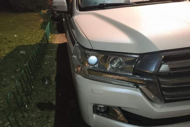 Used Toyota Land Cruiser 2016 4.0 GX-R Dual Fuel Dual Differential – Middle East Right Front Headlight