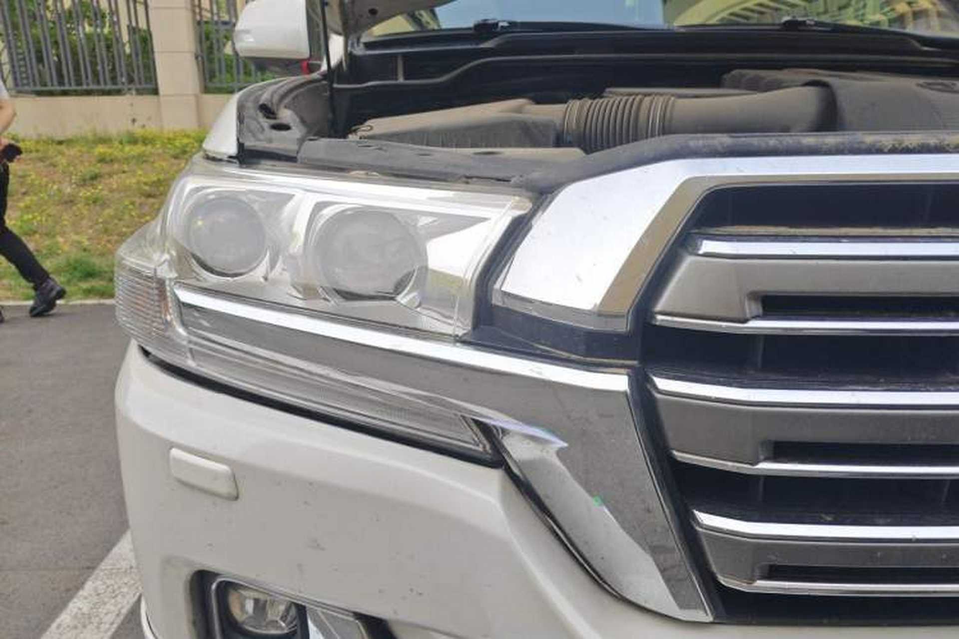 Used Toyota Land Cruiser  Right Front Headlight