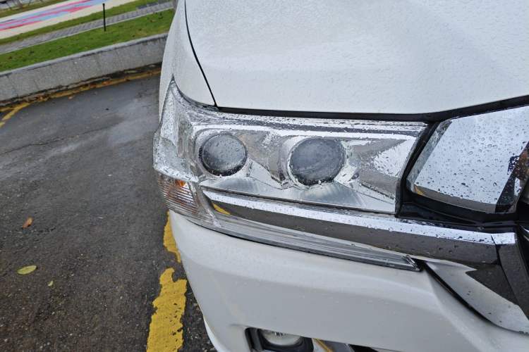 Used Toyota Land Cruiser 2016 4.0L Gasoline 8-Seater Middle East Version Right Front Headlight