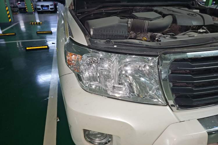 Used Toyota Land Cruiser 2016 4.0L Automatic VX-R Right Front Headlight