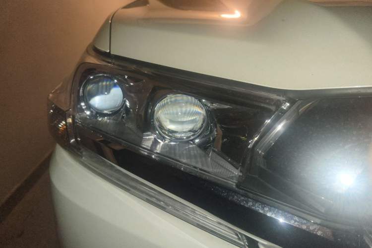 Used Toyota Land Cruiser 2016 5.7L Automatic/Manual Transmission EX-R Middle East Right Front Headlight