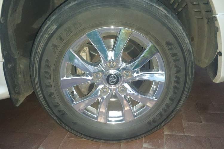 Used Toyota Land Cruiser  Right Front Wheel Hub