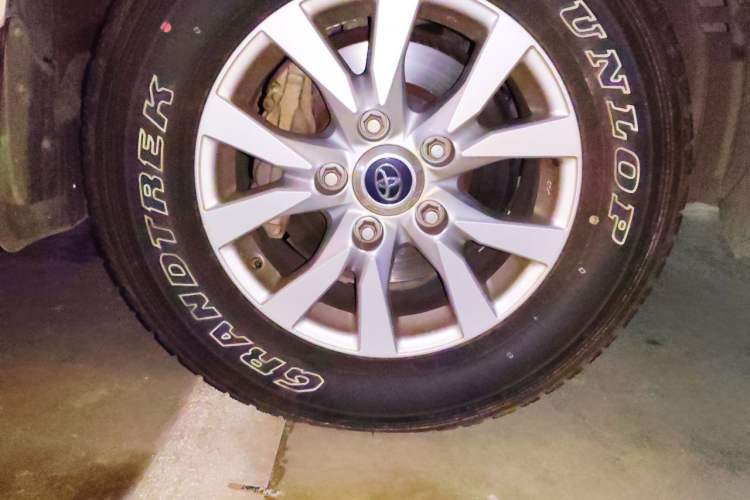 Used Toyota Land Cruiser 2016 4.0L Automatic GX-R Right Front Wheel Hub