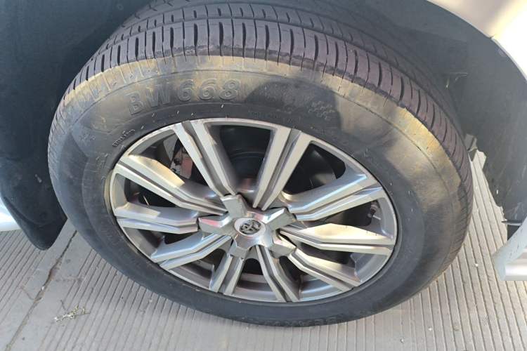 Used Toyota Land Cruiser  Right Front Wheel Hub